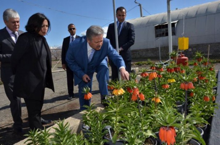 Vali Kahraman, Bahçe Kültürleri Araştırma İstasyonunu Ziyaret Etti